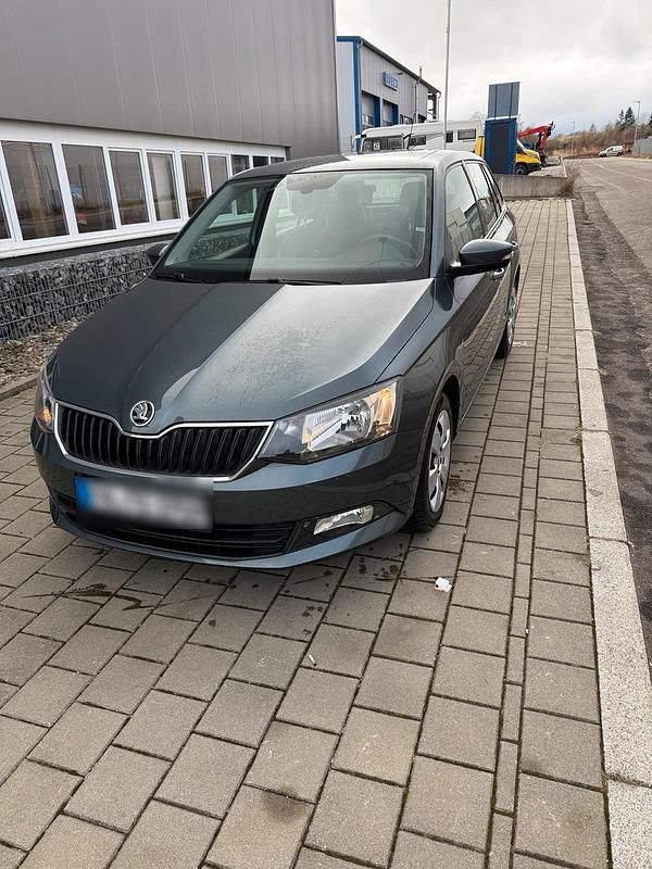 Blau Gebraucht 2018 Skoda Fabia Kombi | 11.000 € (Etwas zu teuer) - Bild 1/4