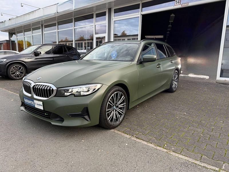 Schwarz ii/bonnet fluid black Gebraucht 2020 BMW 320 Advantage Kombi | 24.999 € (Etwas zu teuer) - Bild 1/4