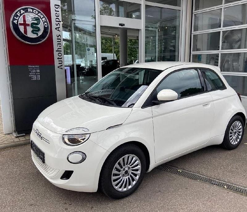 Colore esterno (arktis weiß) Gebraucht 2023 Fiat 500e Basis Limousine | 23.700 € (Fairer Preis) - Bild 1/4