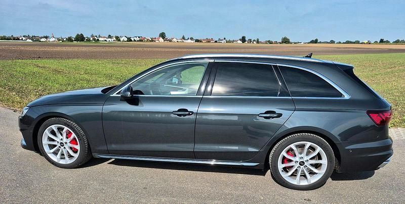 Grau Gebraucht 2024 Audi A4 Advanced Plus Kombi | 46.300 € - Bild 1/4