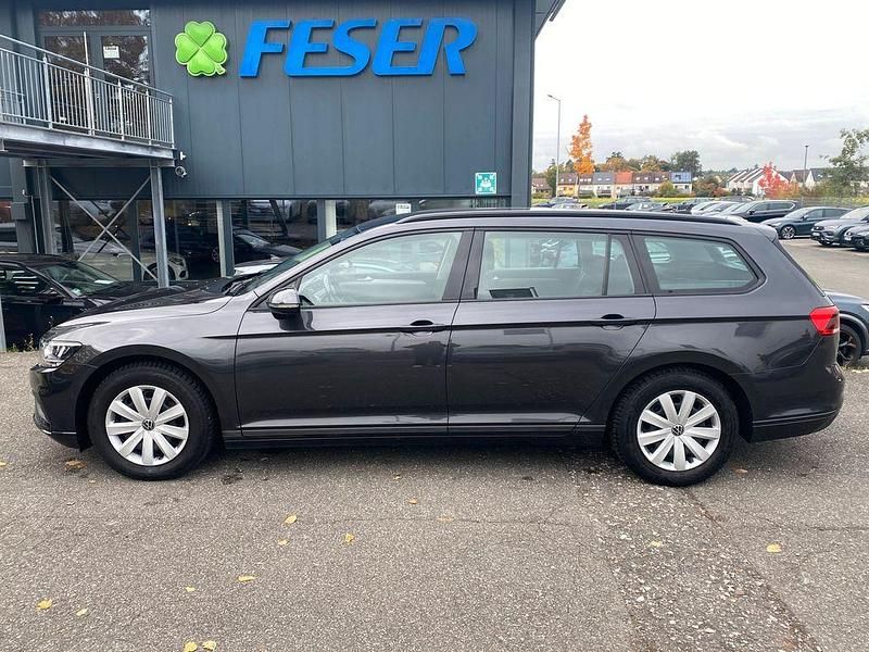 Gebraucht VW Passat 122 PS (89 kW) 2022 Grau Kombi