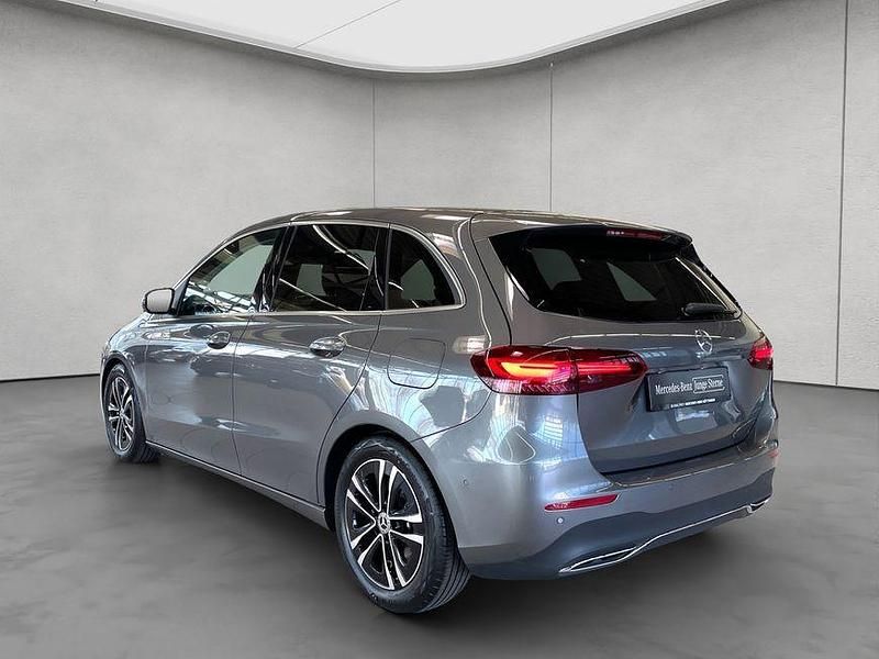 Gebraucht Mercedes B200 Advanced 163 PS (119 kW) 2025 Grau Van / Kleinbus