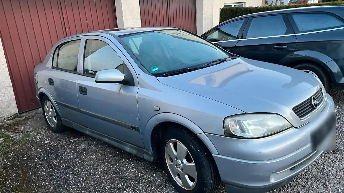 Używany Opel Astra 86 KM (63 kW) 2002 Srebrny Sedan/Limuzyna