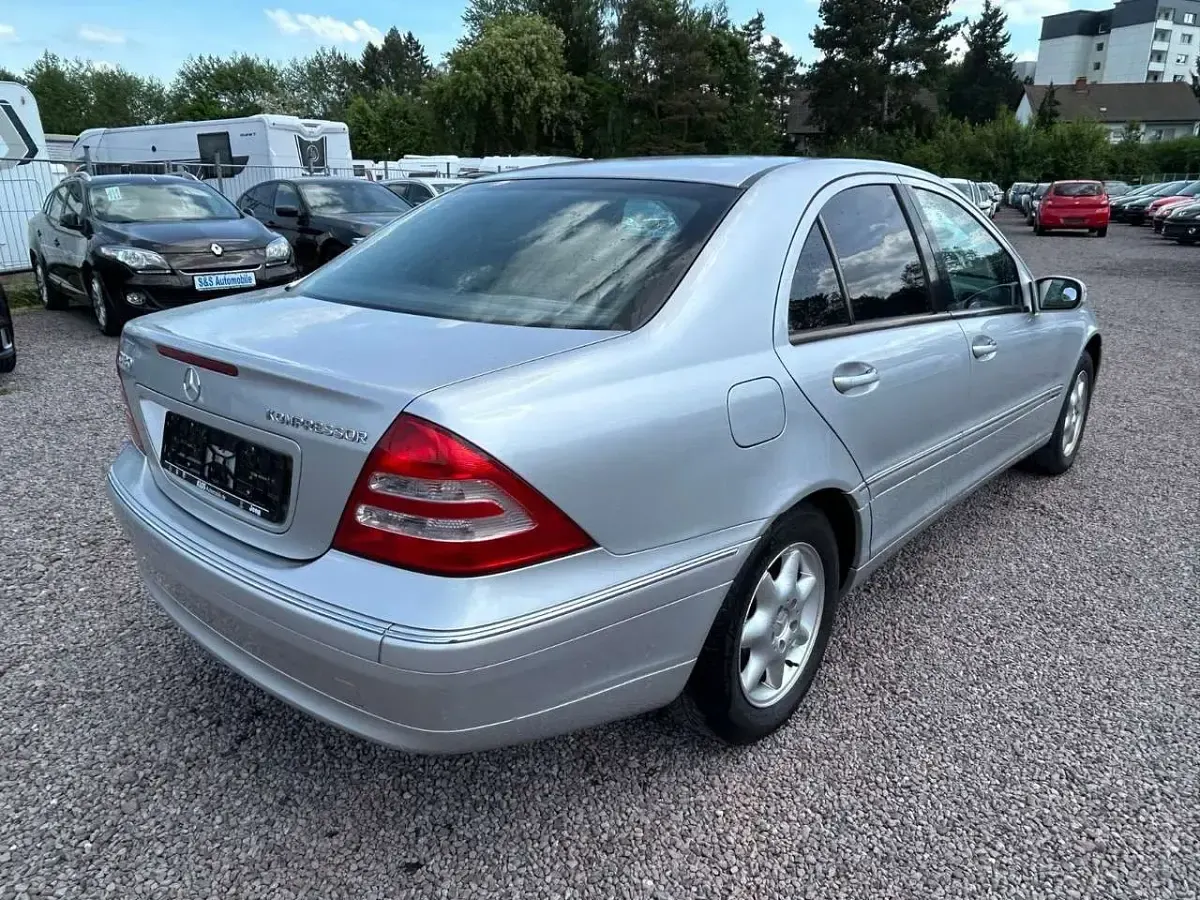 Gebraucht Mercedes C180 Elegance 129 PS (94 kW) 2001 Silber Limousine