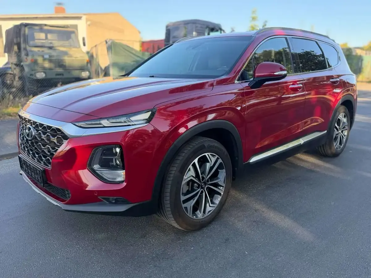 Gebraucht Hyundai Santa Fe Premium 150 PS (110 kW) 2019 Horizon red / mic SUV