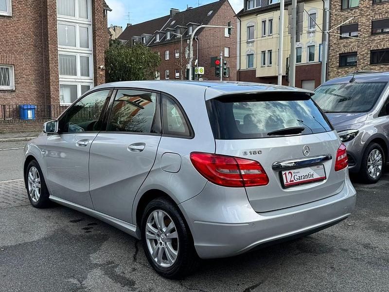 Gebraucht Mercedes B180 122 PS (89 kW) 2012 Silber Van / Kleinbus