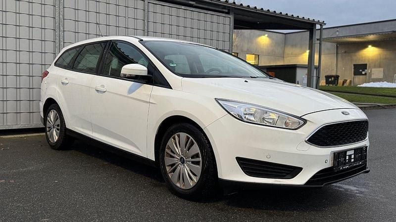 Weiß Gebraucht 2015 Ford Focus Kombi | 5.999 € (Guter Preis) - Bild 1/4