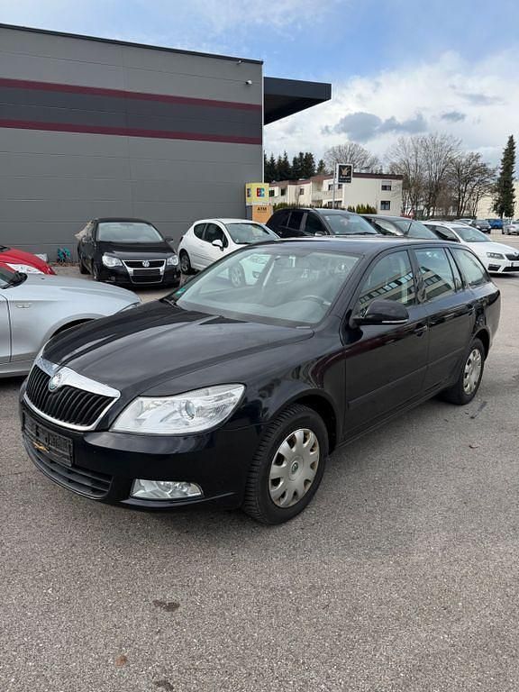 Gebraucht Skoda Octavia Elegance 140 PS (102 kW) 2012 Schwarz Kombi