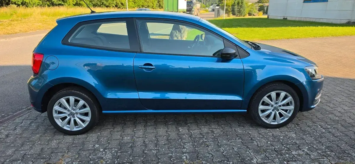 Gebraucht VW Polo Trendline 60 PS (44 kW) 2016 Blau Kleinwagen