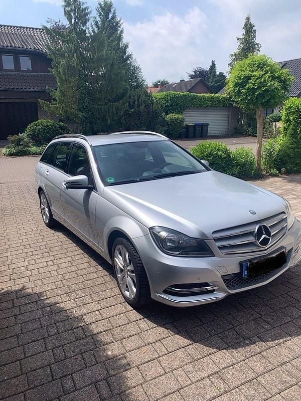 Silber Gebraucht 2013 Mercedes C180 Avantgarde Kombi | 9.900 € (Fairer Preis) - Bild 1/4