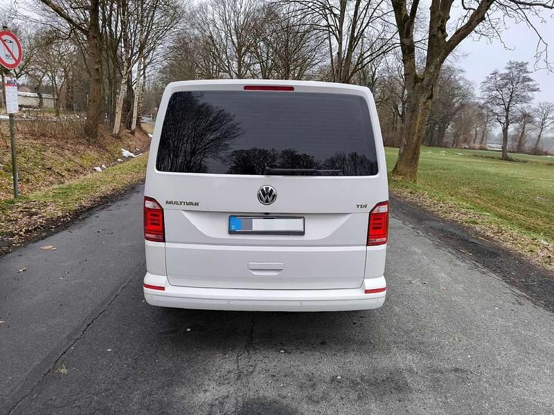Gebraucht VW Multivan Comfortline 150 PS (110 kW) 2018 Weiß Van / Kleinbus