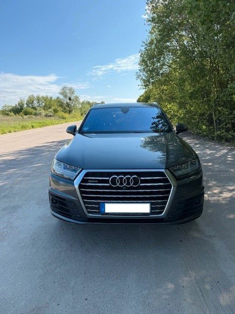 Grau Gebraucht 2016 Audi Q7 S-Line SUV | 31.900 € (Fairer Preis) - Bild 1/4