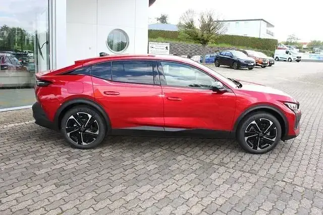 Gebraucht Peugeot 408 Allure 131 PS (96 kW) 2023 Lackierung elixierrot SUV