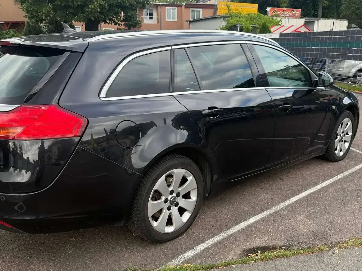 Gebraucht Opel Insignia 160 PS (117 kW) 2012 Schwarz Kombi