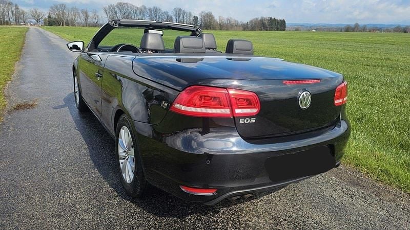 Second-hand VW Eos Basis 122 CP (89 kW) 2014 Negru Cabrio