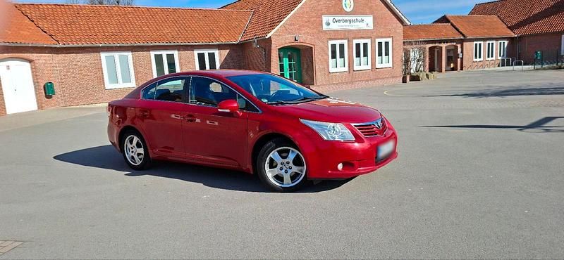 Gebraucht Toyota Avensis 126 PS (92 kW) 2009 Rot Limousine