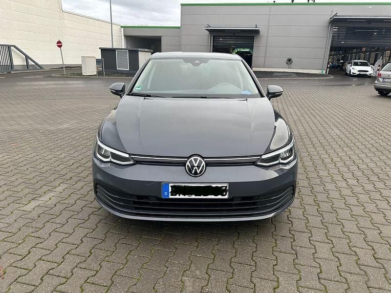 Grau Gebraucht 2021 VW Golf VIII United Limousine | 17.900 € (Guter Preis) - Bild 1/4