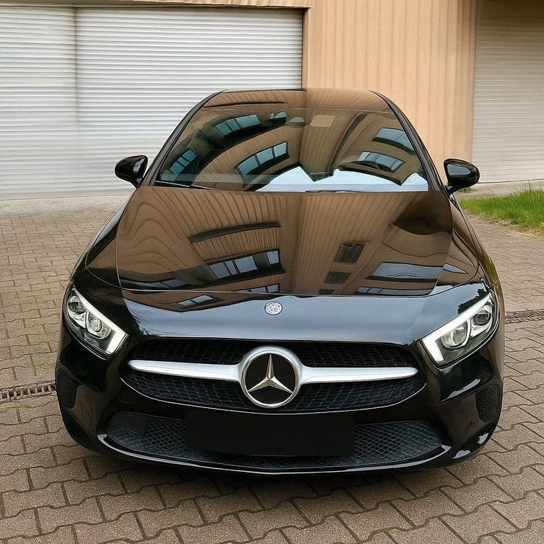 Schwarz Gebraucht 2019 Mercedes A180 AMG Limousine | 19.000 € (Fairer Preis) - Bild 1/4