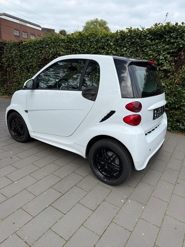 Weiß Gebraucht 2013 Smart ForTwo Coupé Brabus Kleinwagen | 3.650 € (Superpreis) - Bild 1/4