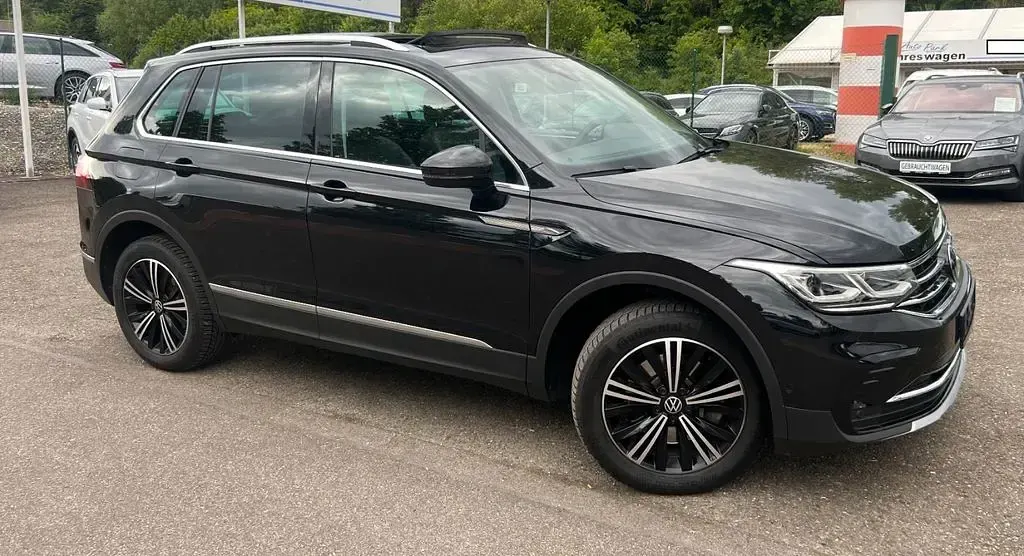 Gebraucht VW Tiguan Highline 200 PS (147 kW) 2023 Schwarz SUV