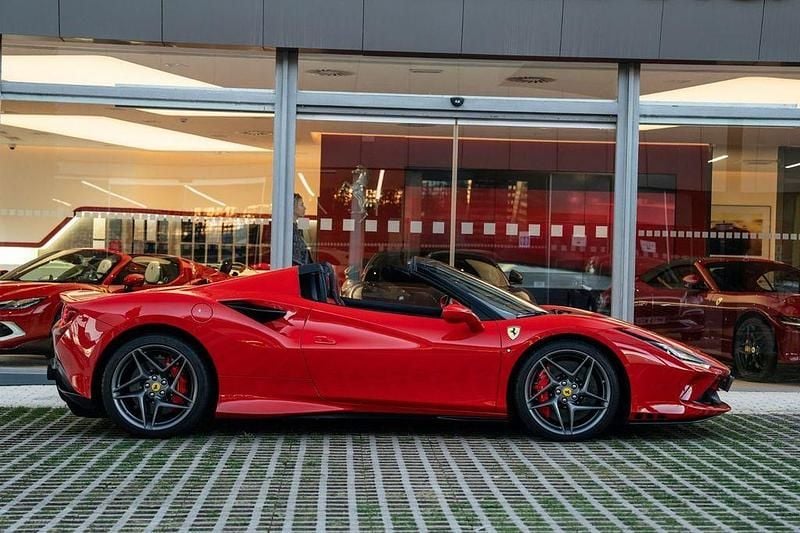 Gebraucht Ferrari F8 729 PS (536 kW) 2023 Rot
