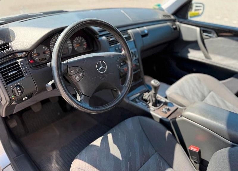 Gebraucht Mercedes E200 2000 Silber Limousine
