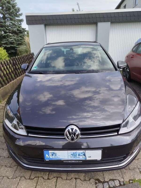 Grau Gebraucht 2015 VW Golf VII LOUNGE Kleinwagen | 8.490 € (Guter Preis) - Bild 1/4