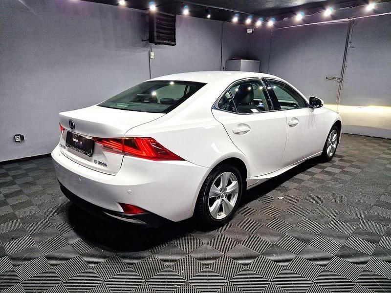 Gebraucht Lexus IS300h 223 PS (164 kW) 2019 Weiß Limousine
