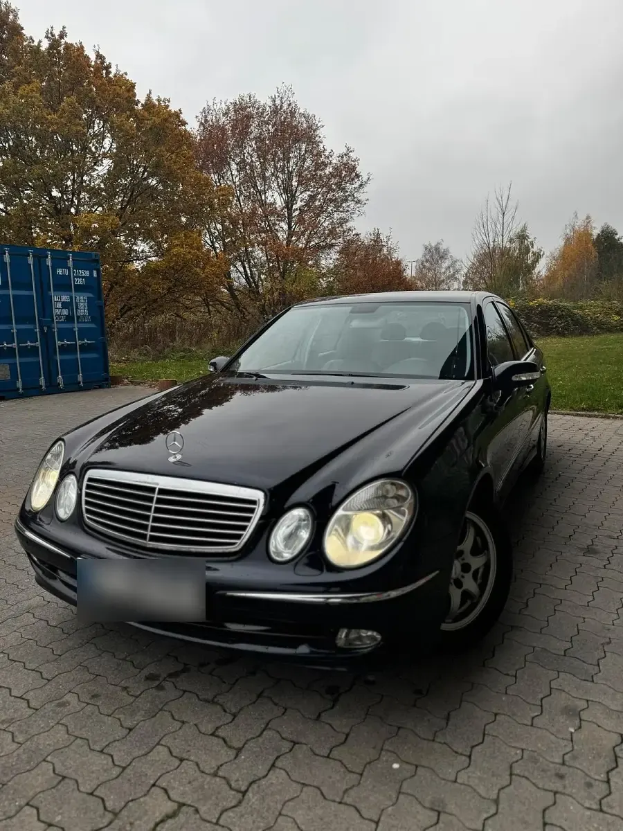 Gebraucht Mercedes E220 150 PS (110 kW) 2003 Blau Limousine