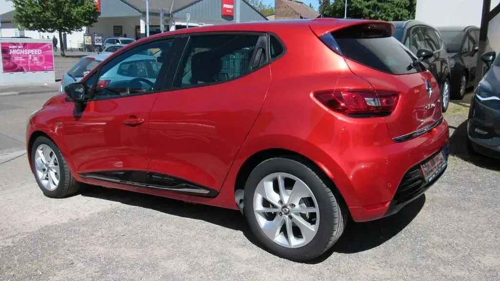 Gebraucht Renault Clio Bose Edition 90 PS (66 kW) 2018 Rot Limousine