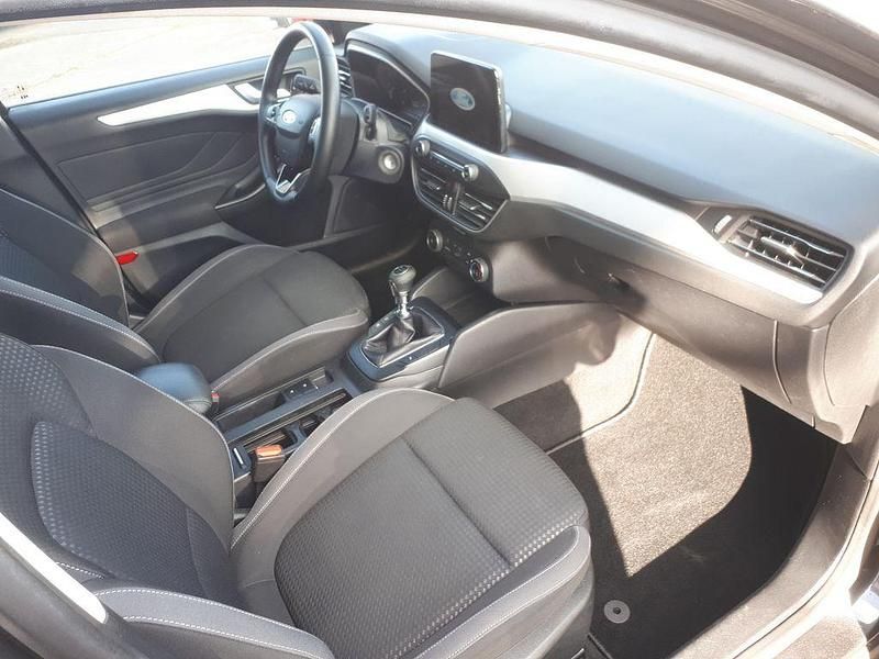 Gebraucht Ford Focus Cool & Connect 120 PS (88 kW) 2021 Grau Limousine