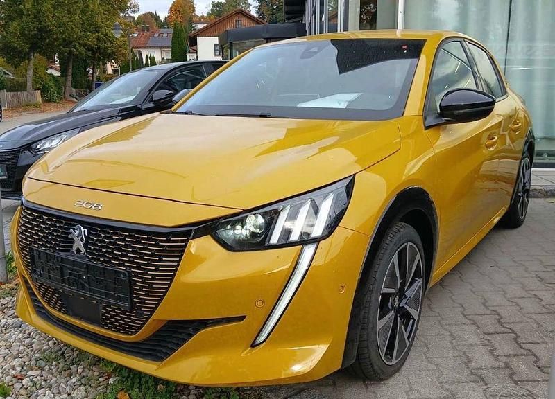 Jaune faro Gebraucht 2021 Peugeot e-208 GT Kleinwagen | 15.999 € (Guter Preis) - Bild 1/4