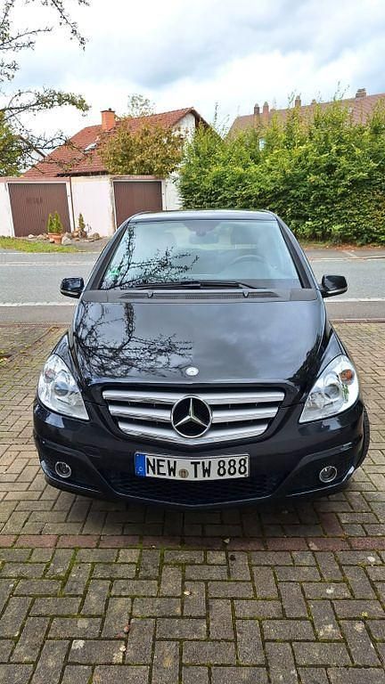 Schwarz Gebraucht 2009 Mercedes B180 Van / Kleinbus | 2.999 € (Guter Preis) - Bild 1/4