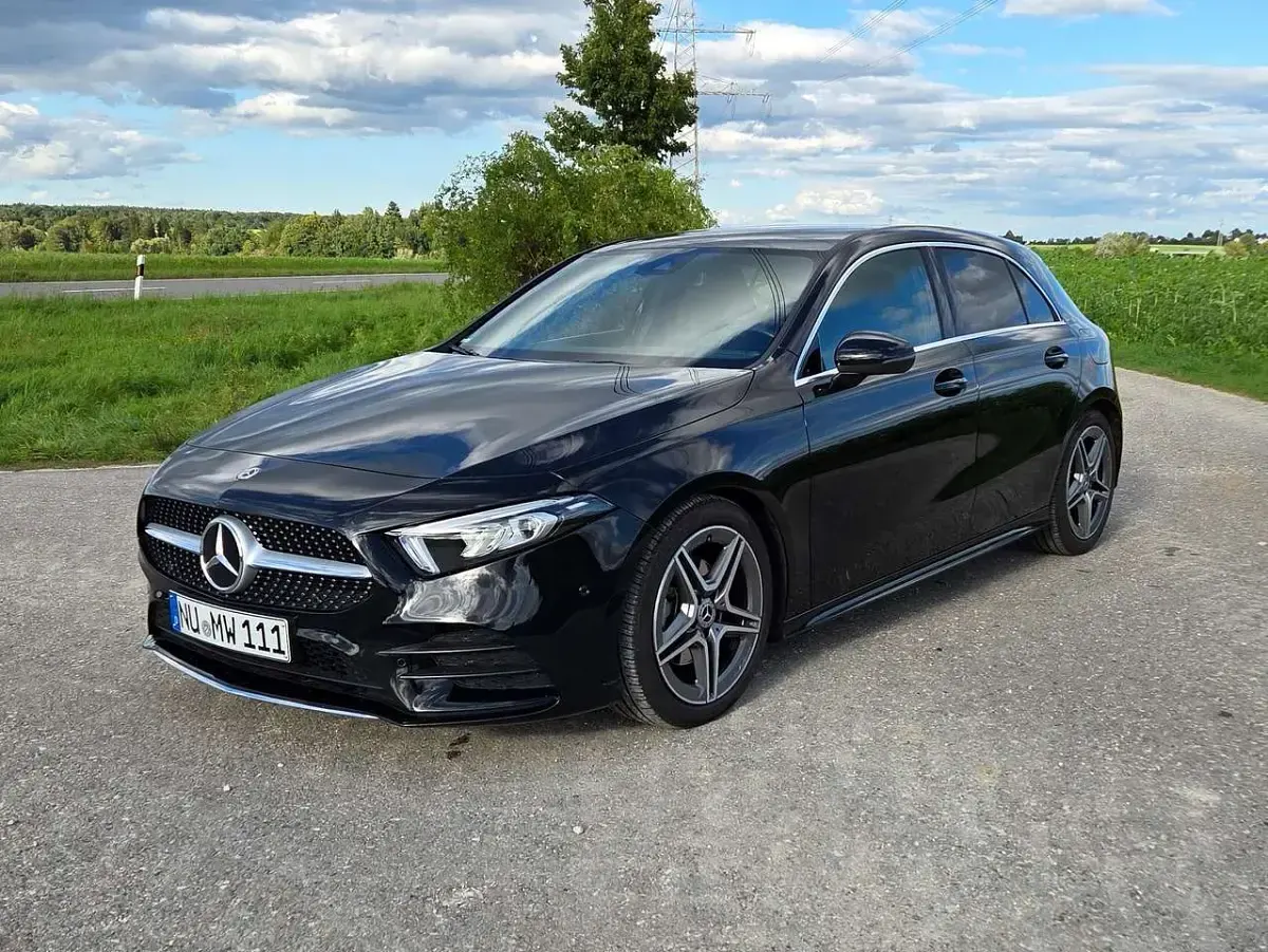 Gebraucht Mercedes A200 AMG line 163 PS (119 kW) 2022 Schwarz Limousine