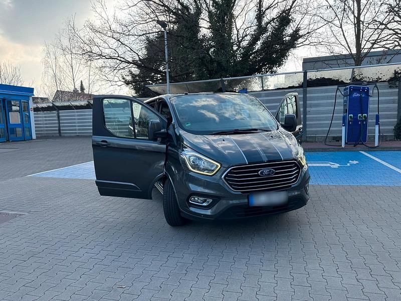 Gebraucht Ford Tourneo 131 PS (96 kW) 2018 Grau Van / Kleinbus