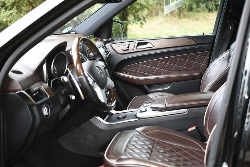 Schwarz Gebraucht 2012 Mercedes ML350 AMG SUV | 22.999 € - Bild 1/4