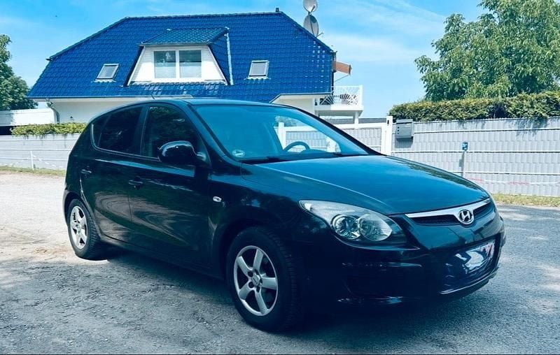 Schwarz Gebraucht 2009 Hyundai i30 Limousine | 1.650 € (Superpreis) - Bild 1/4