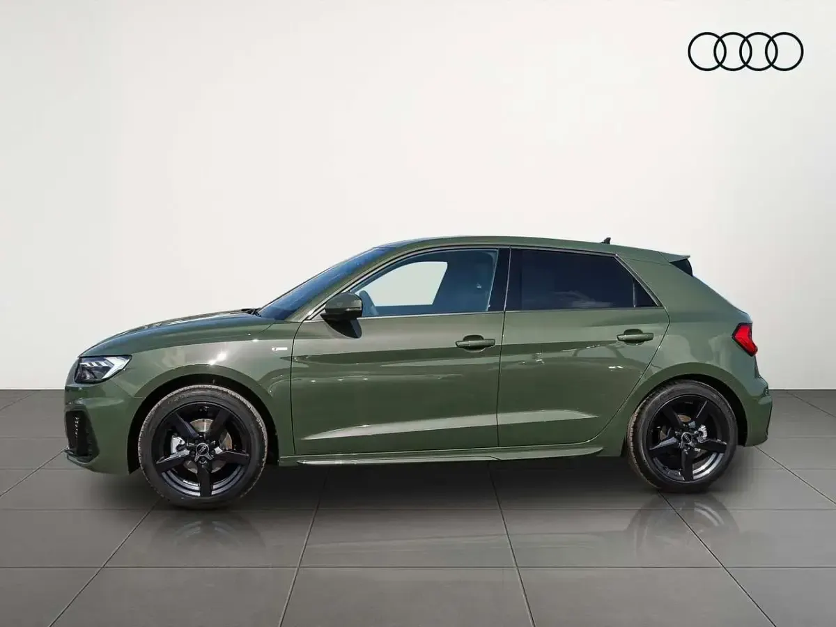 Neu Audi A1 S-Line 116 PS (85 kW) 2026 Distriktgrün metallic SUV