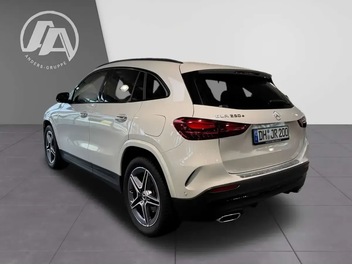 Gebraucht Mercedes GLA250 AMG 163 PS (119 kW) 2024 Weiß digitalweiß SUV