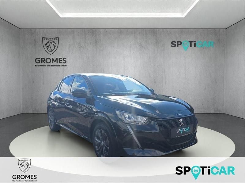 Schwarz Gebraucht 2023 Peugeot e-208 Allure Kleinwagen | 17.990 € (Superpreis) - Bild 1/4