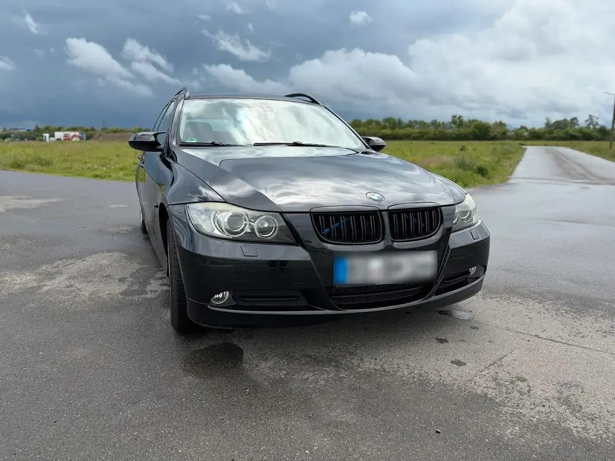 Gebraucht BMW 320 177 PS (130 kW) 2008 Schwarz Kombi