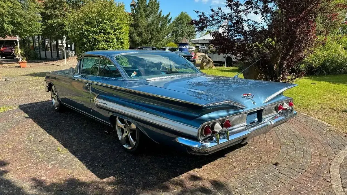 Used Chevrolet Impala 190 HP (139 kW) 1960 Blue Sedan
