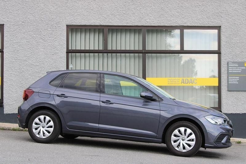 Grau Gebraucht 2024 VW Polo Life Limousine | 19.380 € (Guter Preis) - Bild 1/4