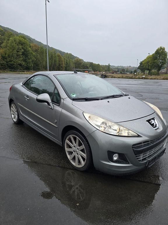 Grau Gebraucht 2011 Peugeot 207 CC Roland Garros Cabrio | 3.990 € (Guter Preis) - Bild 1/4