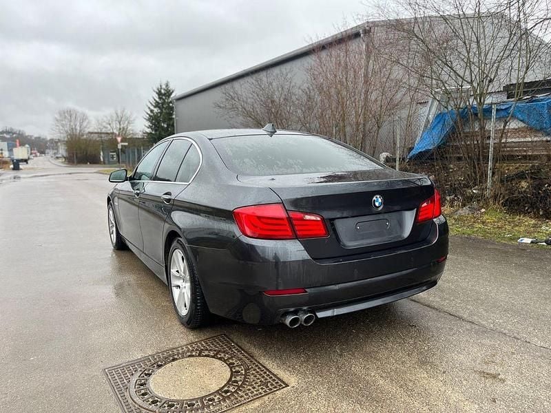 Gebraucht BMW 525 Sport Line 204 PS (150 kW) 2011 Grau Limousine