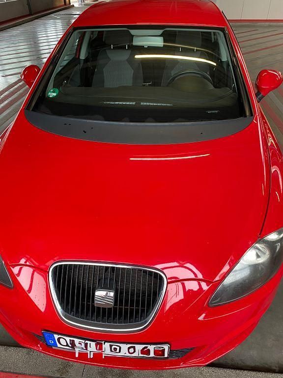 Rot Gebraucht 2012 Seat Leon Limousine | 5.800 € - Bild 1/4