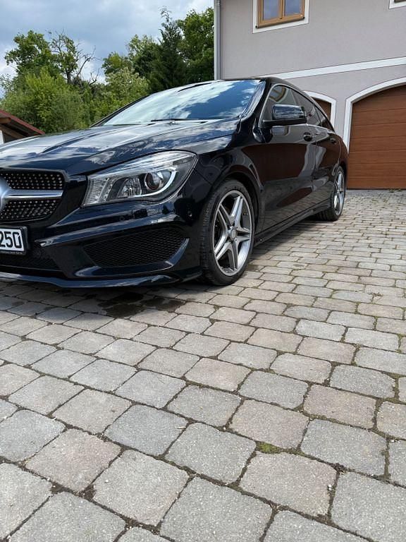 Schwarz Gebraucht 2015 Mercedes CLA250 Shooting Brake Kombi | 19.000 € (Fairer Preis) - Bild 1/4