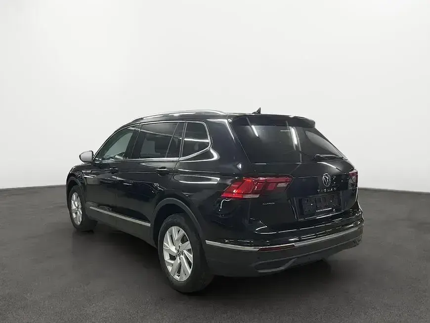Gebraucht VW Tiguan Allspace Life 150 PS (110 kW) 2024 Schwarz SUV