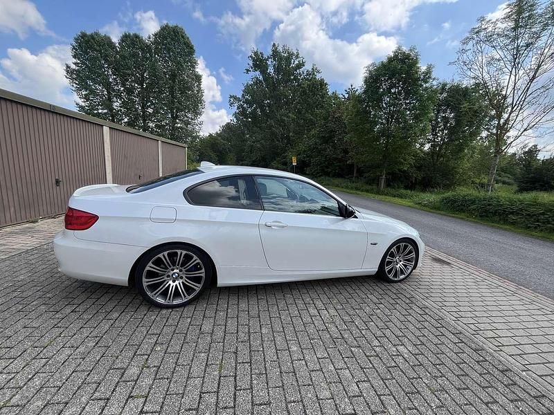 Gebraucht BMW 318 Exclusive 143 PS (105 kW) 2012 Coupé