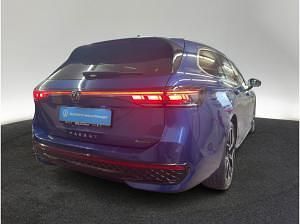 Gebraucht VW Passat R-line 193 PS (141 kW) 2024 Blau (reef blue metallic) Kombi